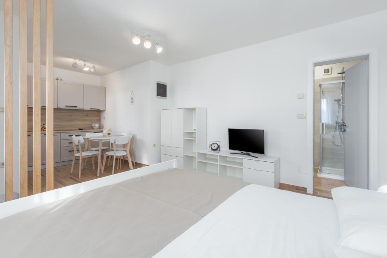 Apartmani Martincic Novigrad  Bagian luar foto