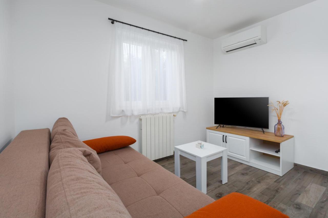 Apartmani Martincic Novigrad  Bagian luar foto