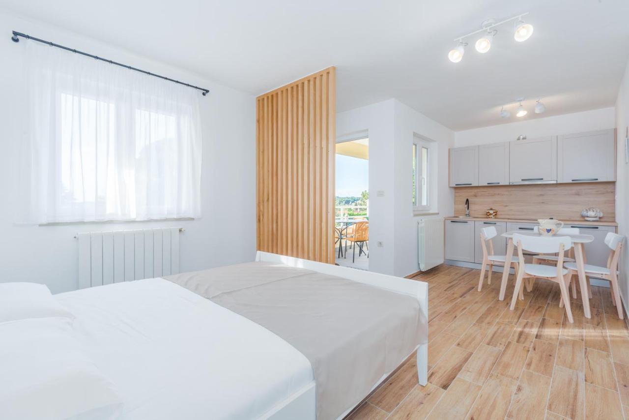 Apartmani Martincic Novigrad  Bagian luar foto