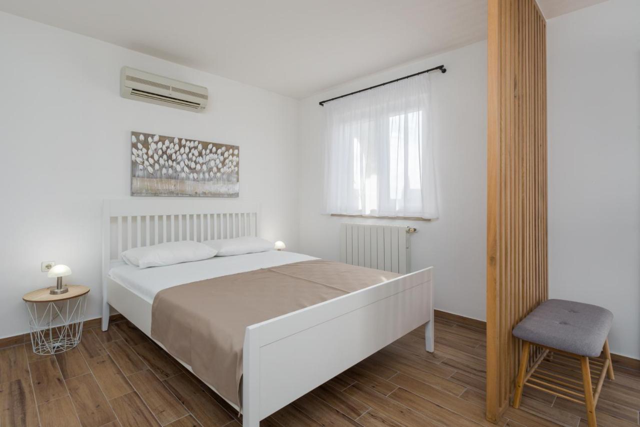 Apartmani Martincic Novigrad  Bagian luar foto